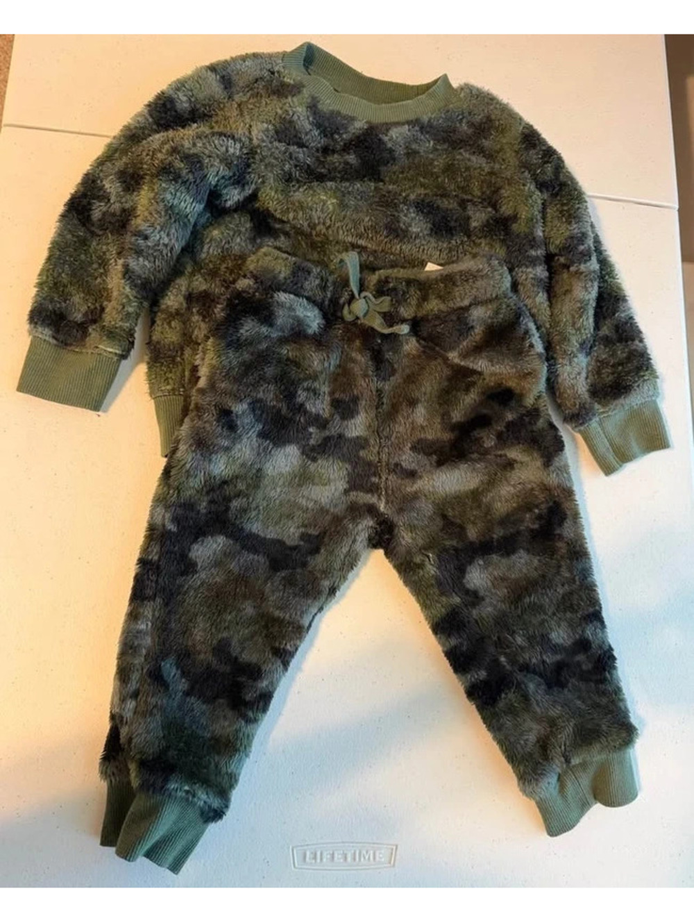 Cat & Jack Toddler 2T Camo Faux Fur Sweatshirt and Jogger Set